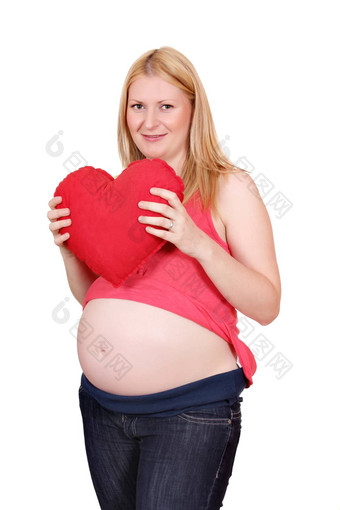 怀孕了女人持有大红色的心