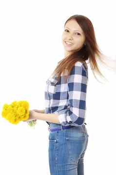 女孩花束黄色的野花十几岁的女孩牛仔裤格子衬衫持有花束蒲公英