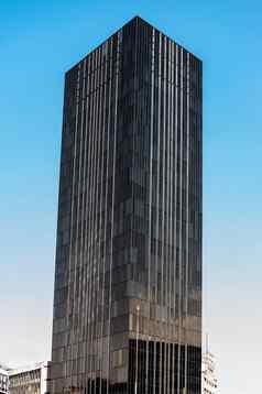 黑色的摩天大楼