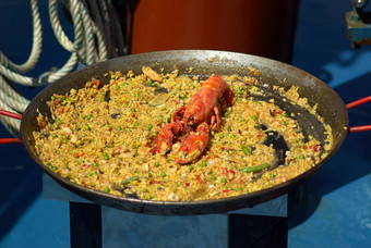 传统的西班牙海鲜<strong>饭</strong>锅