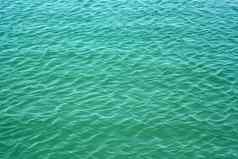 绿松石海水表面