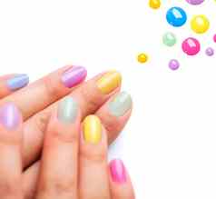 指甲波兰的时尚的色彩鲜艳的修指甲