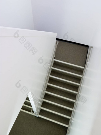 楼梯内部建筑体系结构摘要