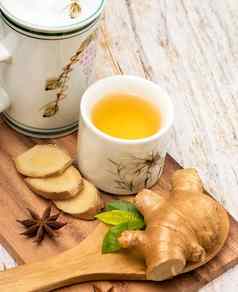 健康的姜茶意味着有机让人耳目一新有机物