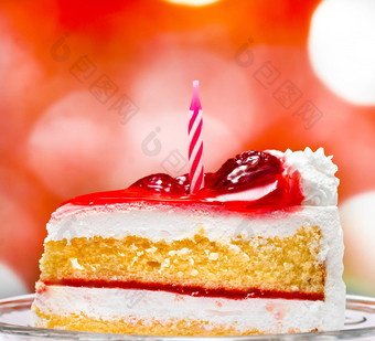 生日<strong>奶油蛋糕</strong>意味着令人愉快的浆果水果