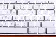 白色铝键盘关闭