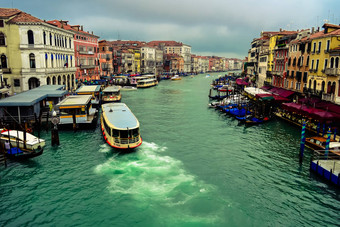船只航行大运河威尼斯意大利