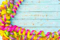 色彩斑斓的飘带背景聚会，派对生日狂欢节庆祝活动