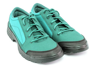 一对便宜的阿卡薄荷绿松石绿色徒步旅行鞋子孤立的白色背景的角度来看特写镜头视图