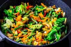 红烧蔬菜锅烹饪过程素食主义者食物