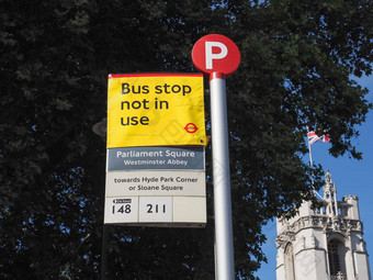 议会广场公共汽车停止标志伦敦
