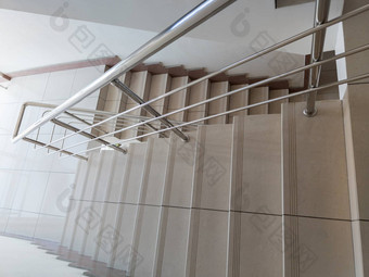 现代设计stanless钢管道扶手陶瓷瓷砖楼梯摘要公<strong>共建</strong>筑