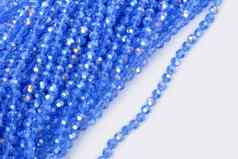 美丽的光蓝色的玻璃闪耀水晶isoalted珠子