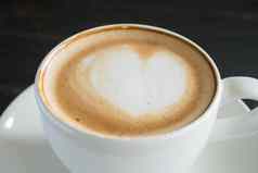 心形状泡沫牛奶拿铁艺术白色咖啡杯变焦