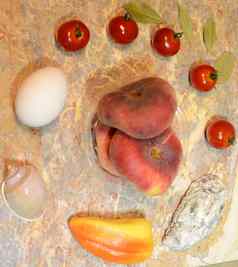 蔬菜水果贝壳桃子大理石表面樱桃西红柿贝尔辣椒湾叶子牡蛎海贝无花果桃子鸡蛋