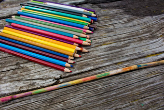 彩色的铅笔木<strong>背景画</strong>竹棍