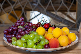 新鲜的水果板水果生活菜新鲜的水果葡萄樱桃桃子板