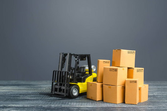 黄色的叉车卡车纸板盒子运输物流基础设施进口出口货物产品交付生产运输货物存储运费航运零售