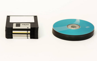 软盘磁盘Dvd磁盘轮子白色背景