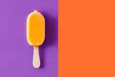 橙色冰棒紫罗兰色的橙色背景Copyspace