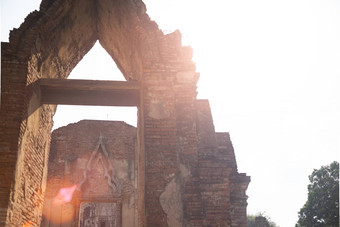 日落光照片古老的寺庙通过体系结构thail