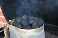 木炭煤炭加工成火烧烤