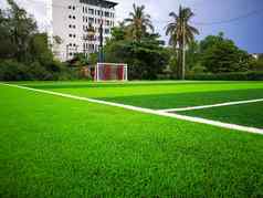 足球场阿斯特罗的地盘表面关闭扔踢角落里区域郁郁葱葱的绿色足球球场