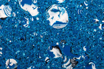颗粒状的泡沫蓝色的塑料表面前视图