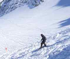 kaprun奥地利3月免费的骑跑道搭便车者滑雪滑雪下坡雪覆盖山坡上前kitzsteinhorn山kaprun滑雪度假胜地阳光明媚的冬天一天