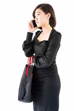 女人携带黑色的购物袋手机购物onl