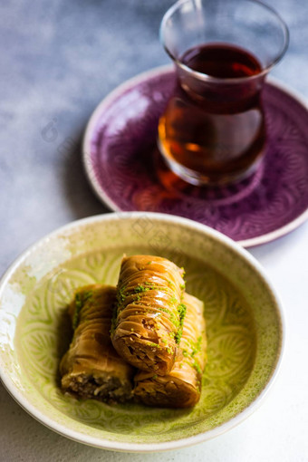 著名的土耳其甜蜜的果仁蜜饼