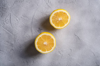 柠檬片热带柑橘类水果灰色混凝土