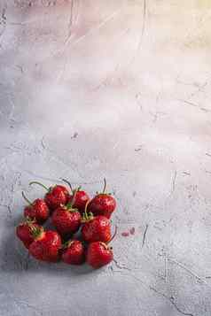 新鲜的成熟的草莓水果夏天维生素浆果