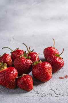 新鲜的成熟的草莓水果夏天维生素浆果