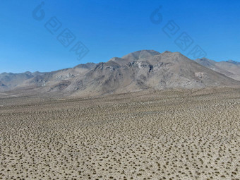 空中视图沙漠山蓝色的天空加州的莫哈韦沙漠沙漠里奇克雷斯特