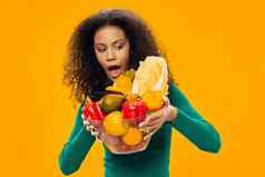 女人杯水果蔬菜健康的食物素食主义者有机