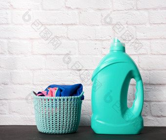 塑料轮洗衣篮子绿色瓶液体洗衣店