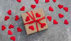浪漫的背景礼物系红色的丝带红色的心