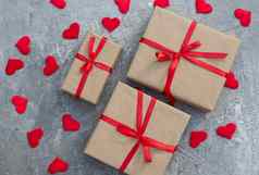 浪漫的背景礼物系红色的丝带红色的心