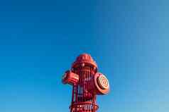 巨大的红色的火消火栓狗公园清晰的蓝色的天空