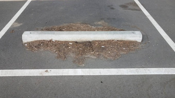 水泥抑制碎片停车空间沥青