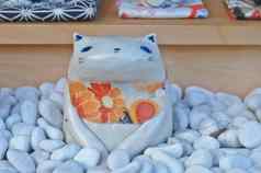 可爱的日本陶瓷猫娃娃橙色花布