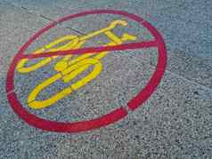 标志自行车允许标志着路