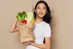 女人包蔬菜产品健康的食物亚洲外观