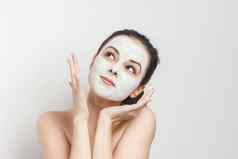 浅黑肤色的女人只肩膀脸奶油皮肤护理化妆品水疗中心治疗