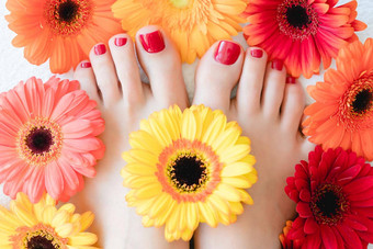 脚趾甲修脚红色的指甲清漆花