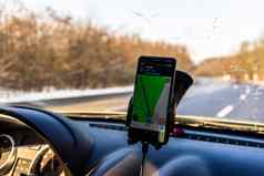 waze地图应用程序智能手机车指示板司机地图应用程序显示路线交通布加勒斯特罗马尼亚