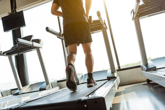 腿运动员运行跑步机健身健身房中心体育运动健康的生活方式概念人锻炼锻炼活动回来视图后视图
