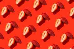 装饰模式红色的草莓浆果减少块红色的背景