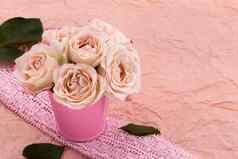 花束美丽的玫瑰站小桶花边丝带粉红色的工艺背景空间文本